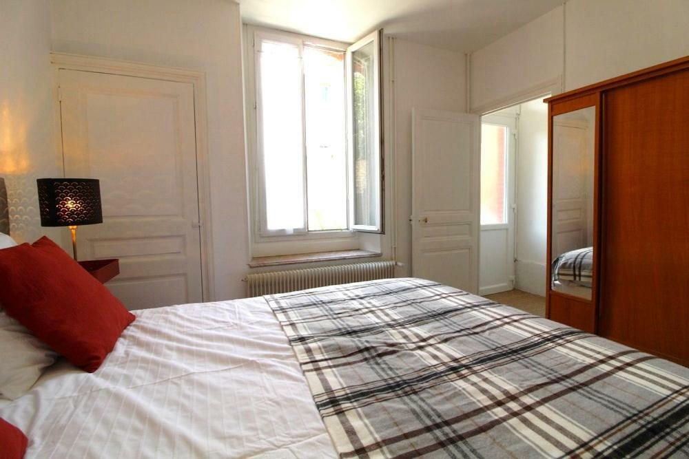 Le Cru Colbert Apartment *